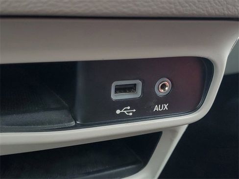 Used 2019 Chrysler Pacifica L image 32