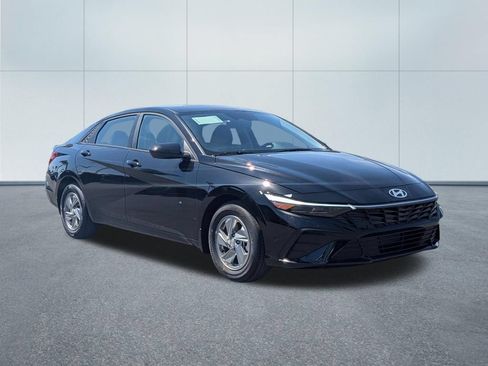 New 2026 Hyundai Elantra SE FWD image 8