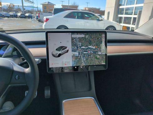 Used 2021 Tesla Model Y Performance image 27