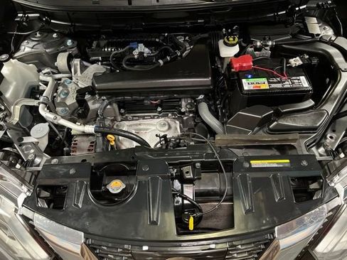 Used 2017 Nissan Rogue SV AWD/4WD image 18