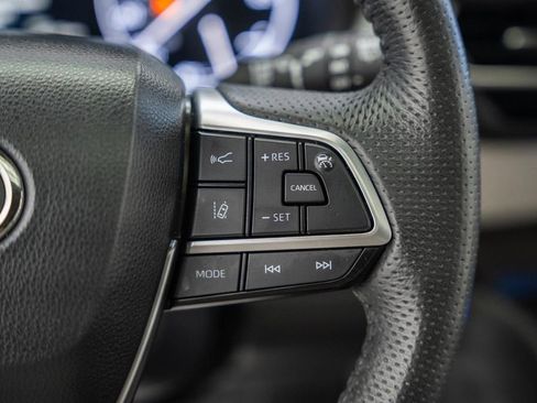 Certified 2024 Toyota Sienna Limited FWD image 30