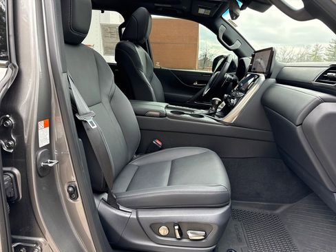 Used 2025 Lexus LX 600 4WD w/ Appearance Package image 32