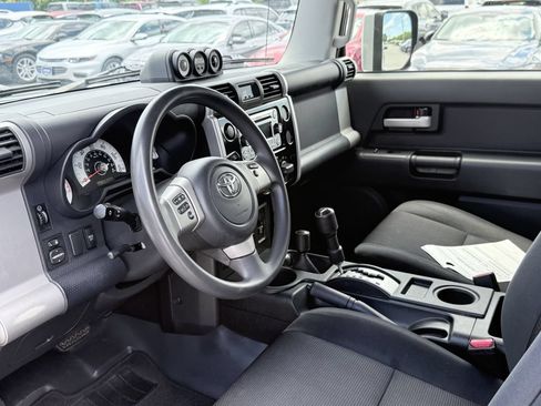 Used 2013 Toyota FJ Cruiser 4WD w/ Convenience Pkg image 9