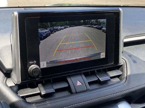 Used 2025 Toyota RAV4 XLE AWD/4WD image 29