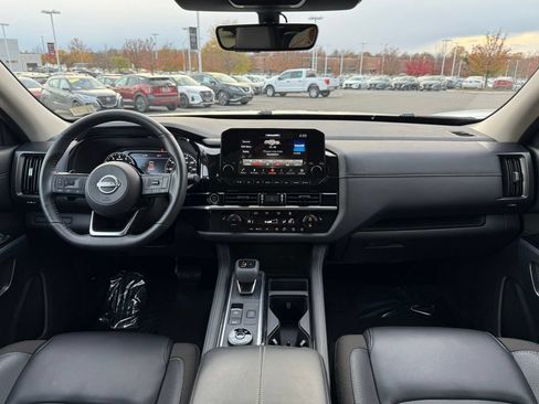 Certified 2024 Nissan Pathfinder SL AWD/4WD image 16