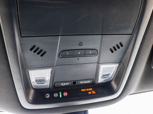 Used 2023 Buick Enclave Essence FWD image 31