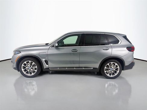 Used 2025 BMW X5 xDrive50e image 2