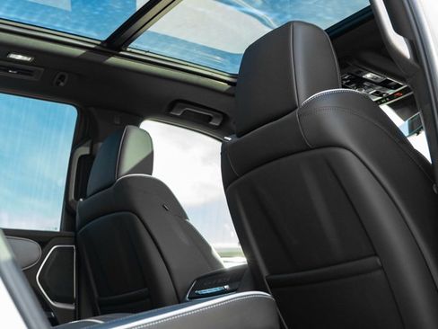 Used 2026 Cadillac Escalade Sport w/ Touring Package image 7