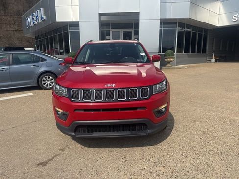 Used 2019 Jeep Compass Latitude image 2