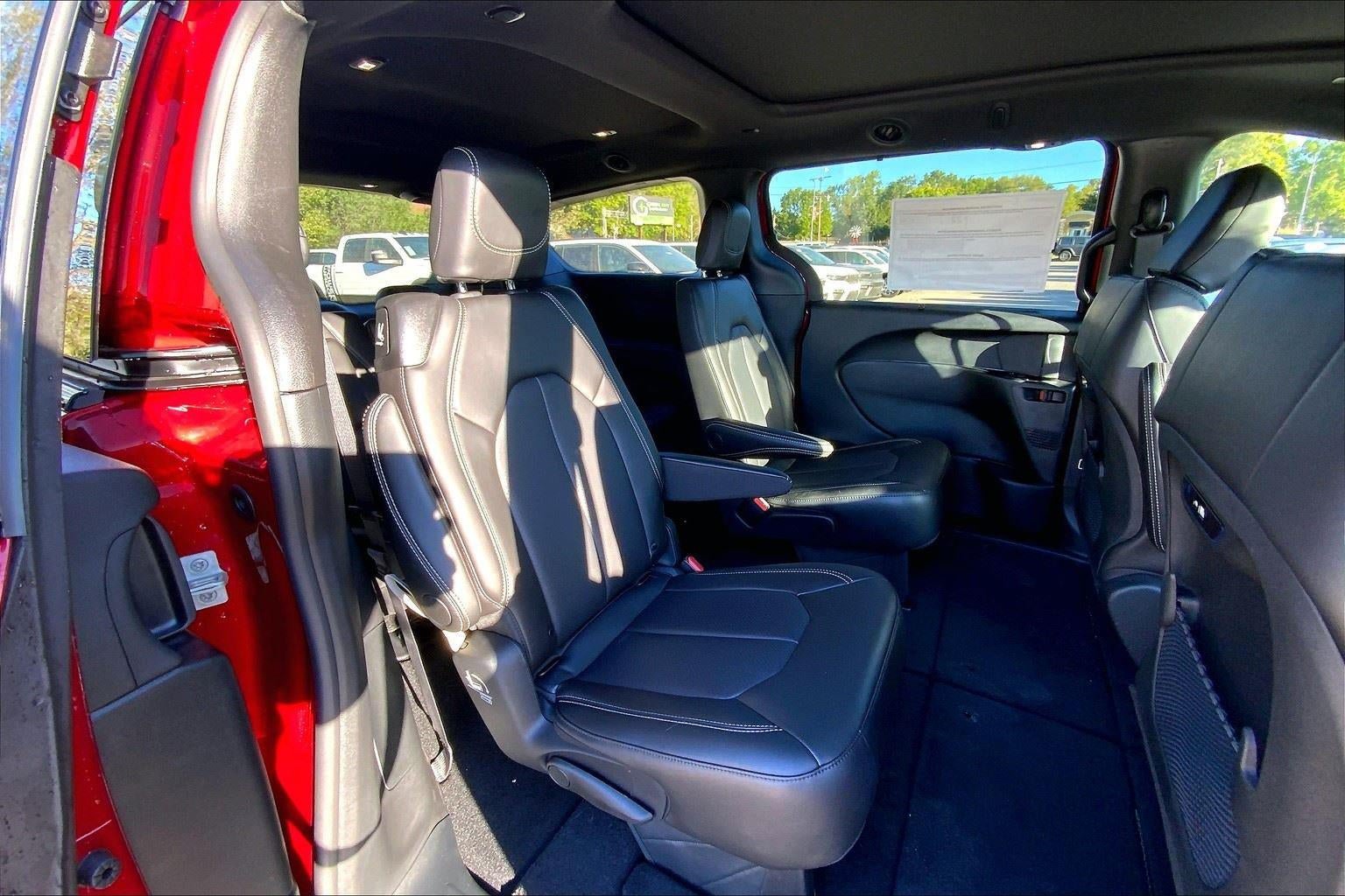 New 2026 Chrysler Pacifica Select w/ S Appearance Package FWD image 22