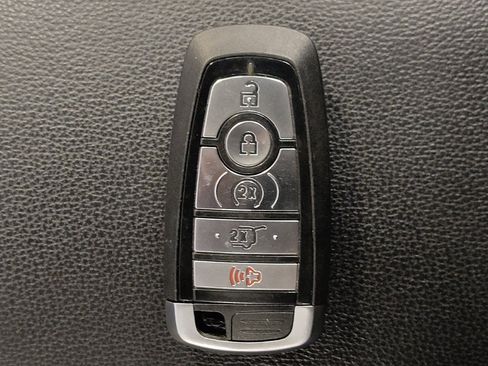 Used 2018 Ford Explorer XLT w/ Equipment Group 202A FWD image 32