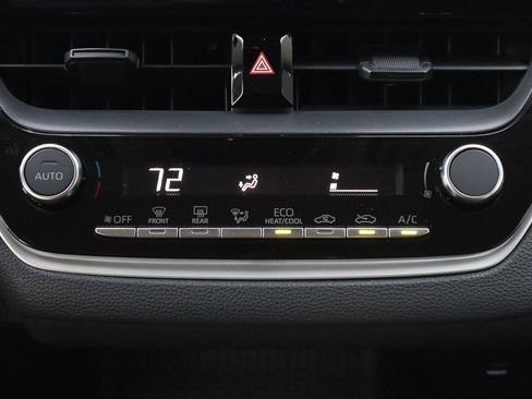 Used 2025 Toyota Corolla LE image 11