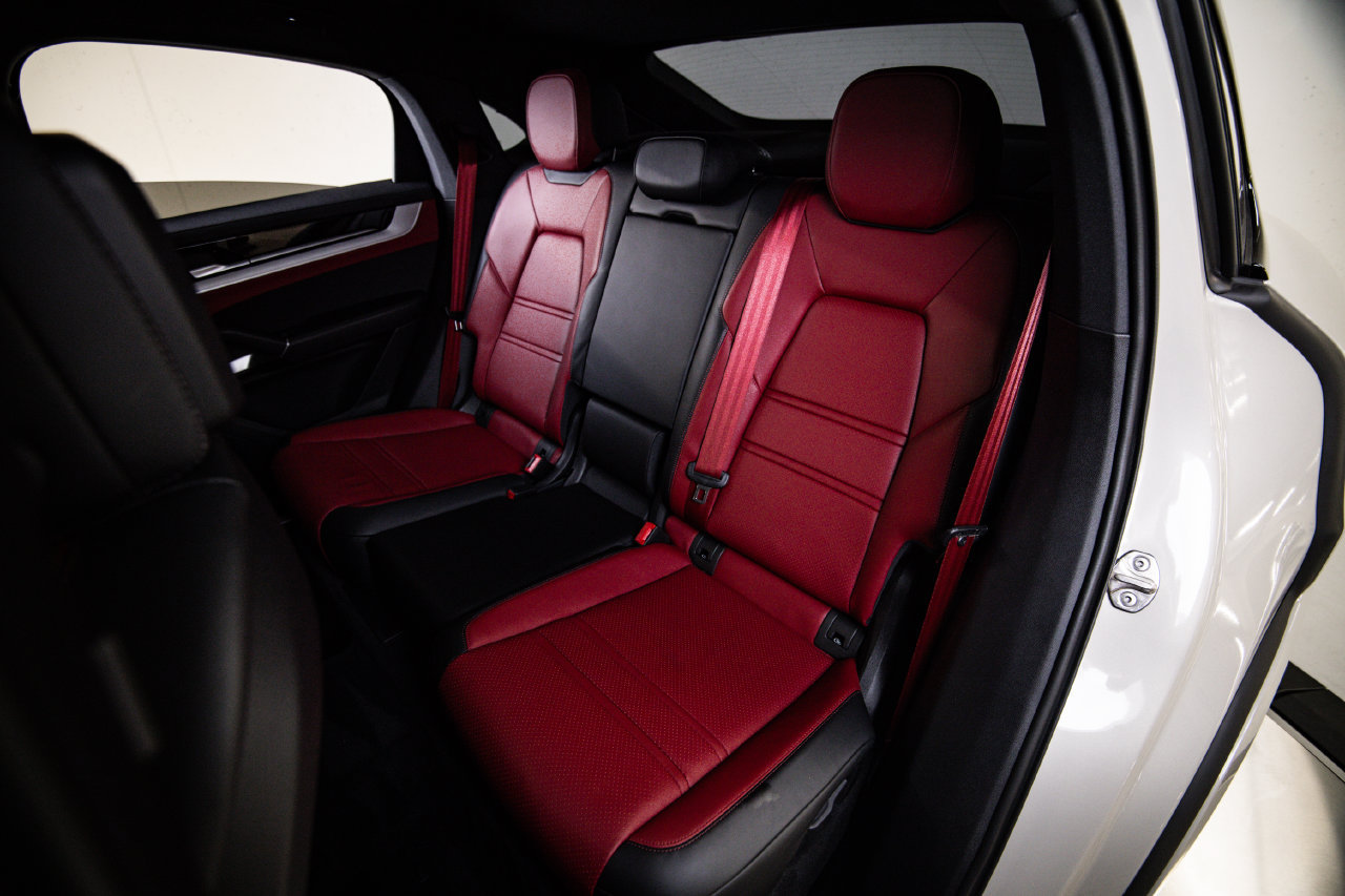 Certified 2026 Porsche Cayenne S AWD/4WD image 25
