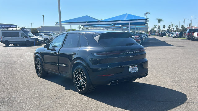 Used 2024 Porsche Cayenne AWD/4WD image 5