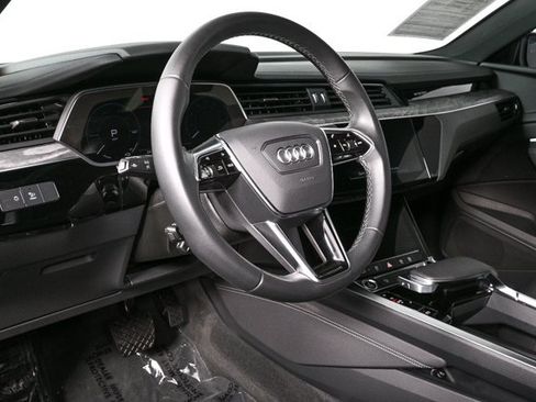 Used 2024 Audi Q8 e-tron Premium image 4