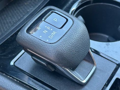 Used 2024 Nissan Rogue S AWD/4WD image 18