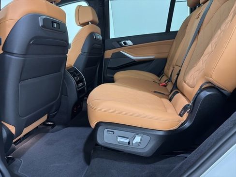Certified 2024 BMW X7 xDrive40i image 17
