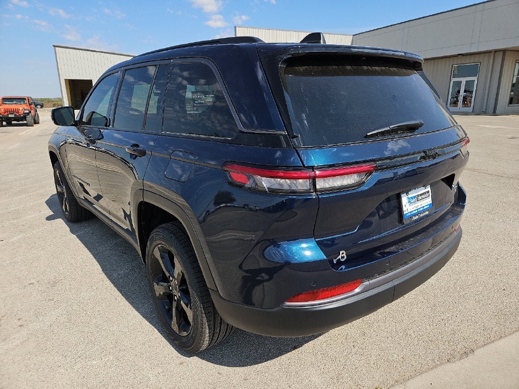 New 2026 Jeep Grand Cherokee Limited w/ Limited Altitude Package RWD image 5