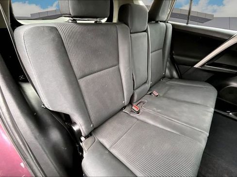 Used 2018 Toyota RAV4 LE w/ Carpet Mat Package image 25