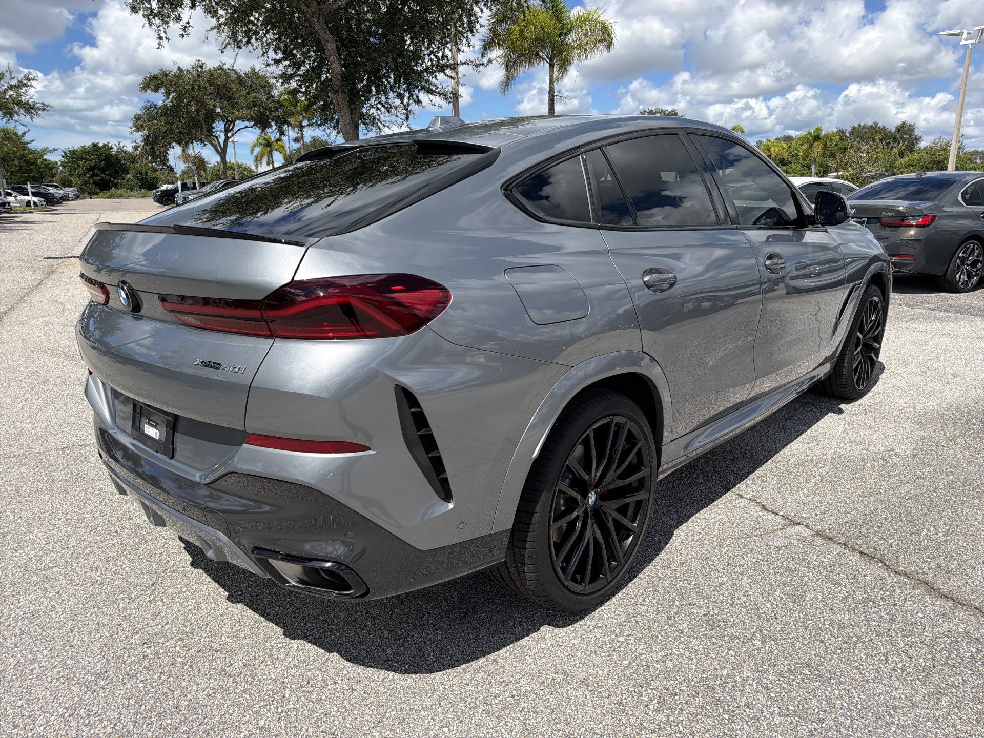 Certified 2024 BMW X6 xDrive40i w/ Premium Package AWD/4WD image 4