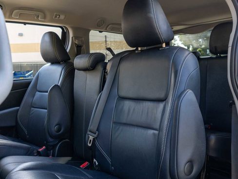 Used 2015 Toyota Sienna SE image 17