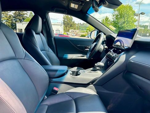 Certified 2023 Toyota Venza XLE AWD/4WD image 16