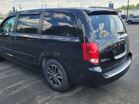 Used 2016 Dodge Grand Caravan SE FWD image 4