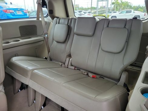 Used 2014 Chrysler Town & Country Touring FWD image 11