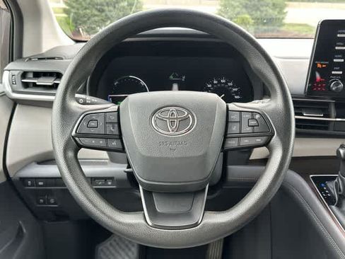 Used 2022 Toyota Sienna LE AWD/4WD image 7