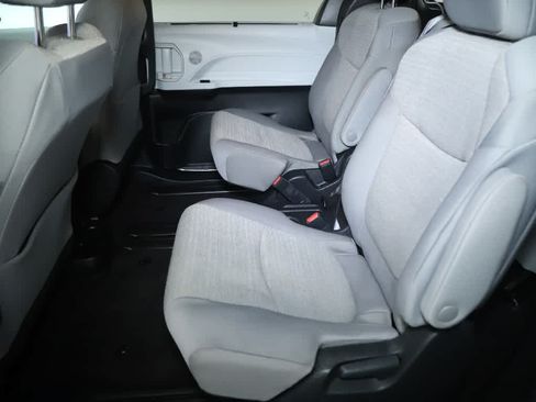 Certified 2025 Toyota Sienna LE AWD/4WD image 14
