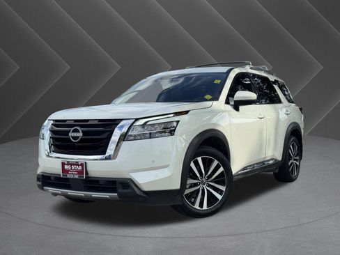 Used 2024 Nissan Pathfinder Platinum w/ Cargo Package FWD image 2