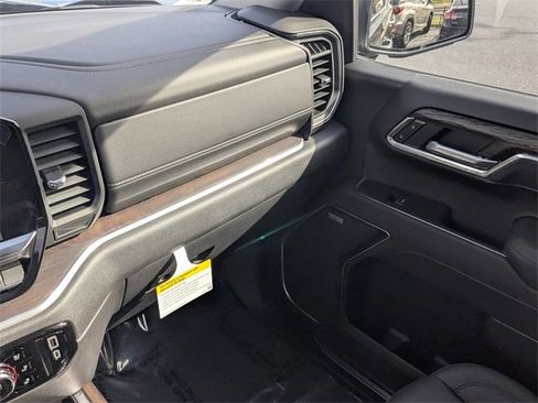 New 2026 GMC Sierra 1500 SLT image 17