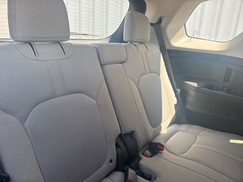 Used 2023 Honda Pilot LX image 12