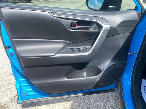 Used 2020 Toyota RAV4 LE FWD image 18