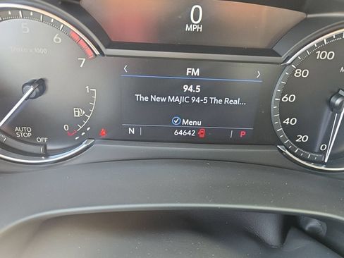 Used 2023 Cadillac XT4 Luxury w/ Cold Weather Package FWD image 12