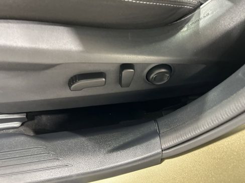 Used 2023 Subaru Outback Premium image 11