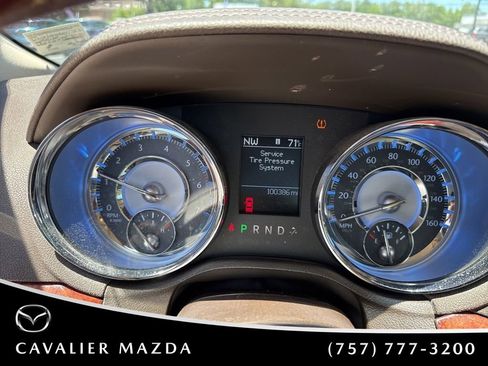 Used 2011 Chrysler 300 C w/ Sound Group RWD image 16