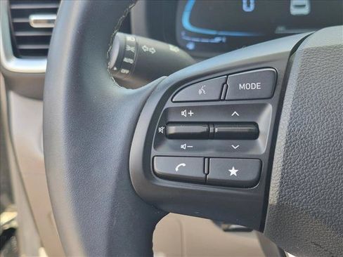 Used 2023 Hyundai Venue SEL FWD image 11