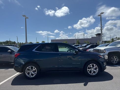 Used 2020 Chevrolet Equinox LT image 2
