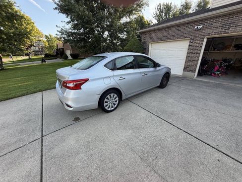 Used 2019 Nissan Sentra S FWD image 4