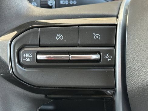 Used 2026 Chevrolet Colorado ZR2 w/ Technology Package AWD/4WD image 26