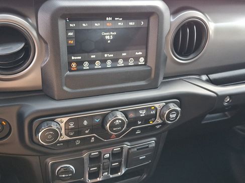 Used 2023 Jeep Wrangler Unlimited Sport AWD/4WD image 15