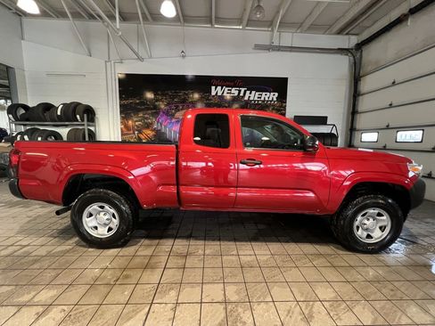 Used 2022 Toyota Tacoma SR image 12