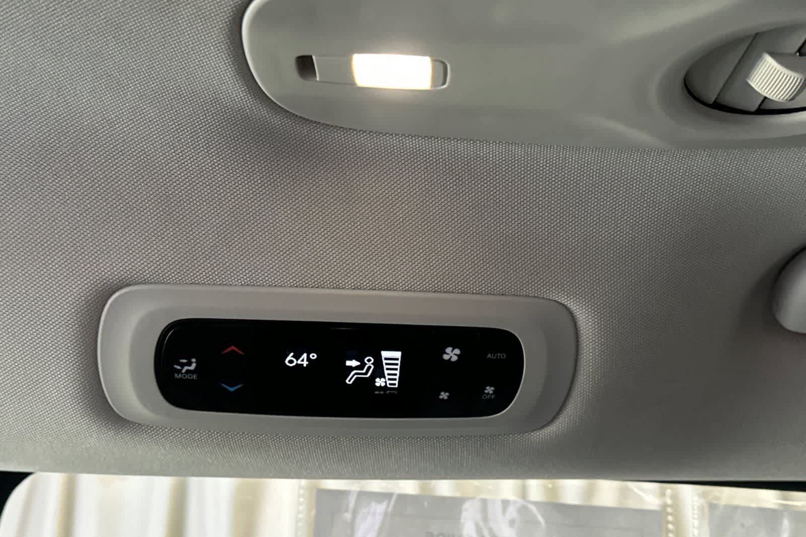 Used 2024 Chrysler Pacifica Limited FWD image 19