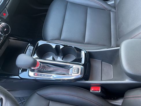 Certified 2025 Chevrolet Trax RS image 32