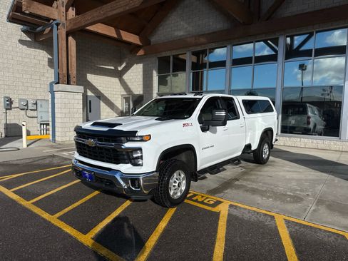 Used 2024 Chevrolet Silverado 2500 LT w/ Convenience Package image 1
