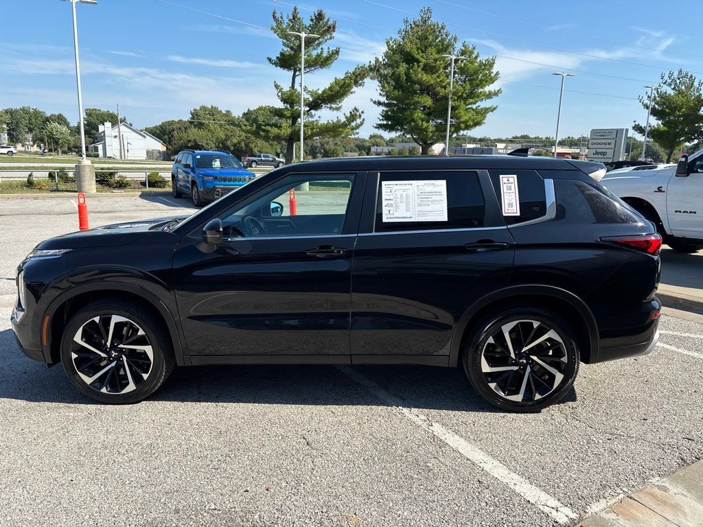 Used 2024 Mitsubishi Outlander SE AWD/4WD image 5