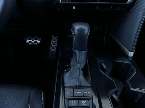 Used 2025 Toyota Camry SE image 24