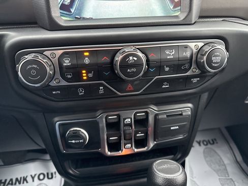 Used 2022 Jeep Gladiator Willys image 21