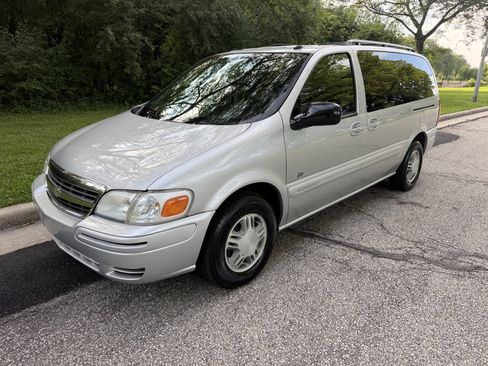 Used 2002 Chevrolet Venture Warner Brothers w/ Trailering Pkg FWD image 1